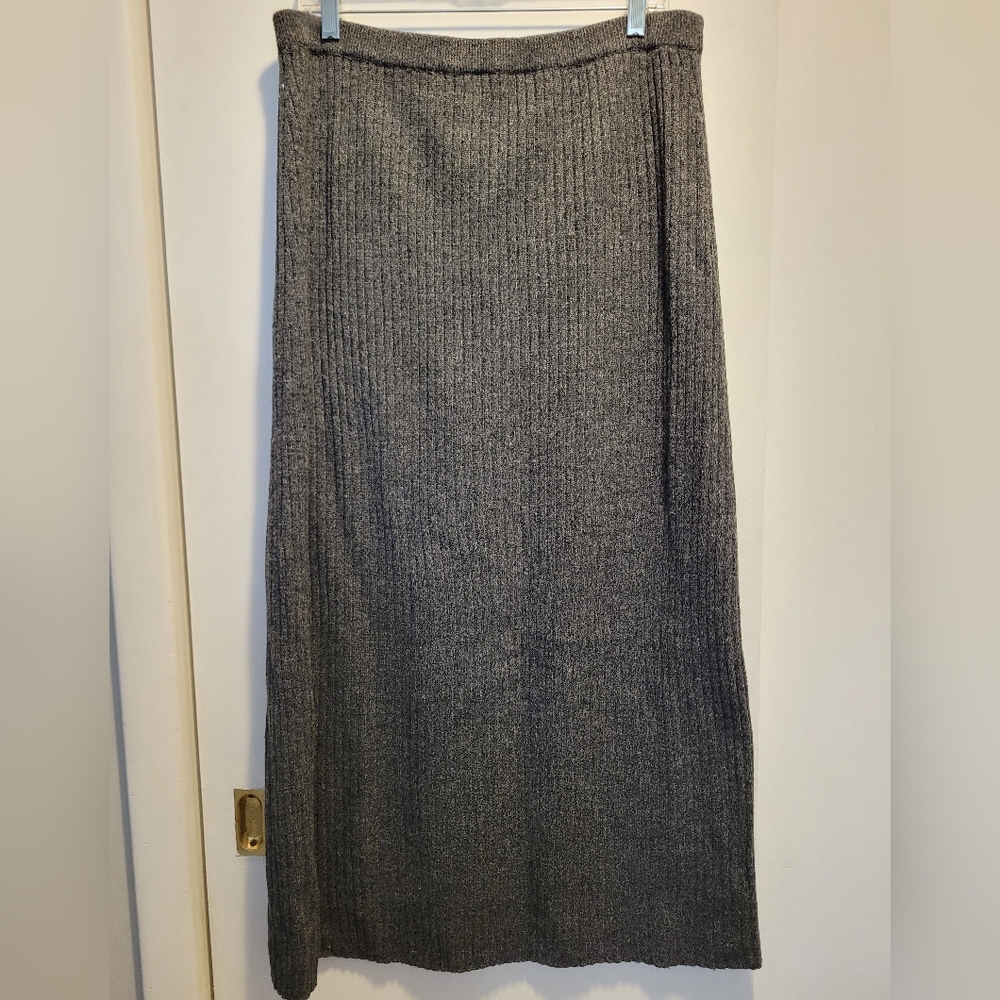 Easy Spirit Ribbed Knit Skirt. Happy to bundle 3 for $25!